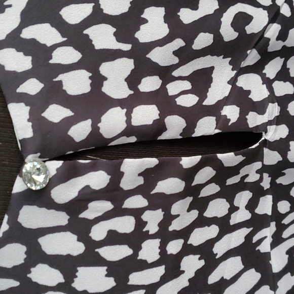 Elegant string strap tank - Picture 3 of 8